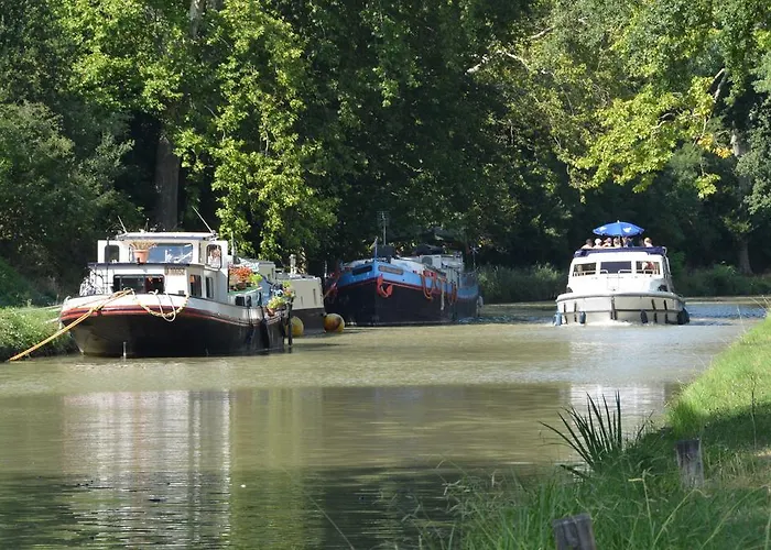 게스트하우스 Chambres D'hotes Domaine Du Hameau Baylesse